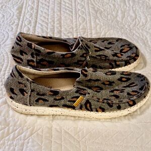Hey Dude Gray Charcoal Cheetah Leopard Print Women's Flats